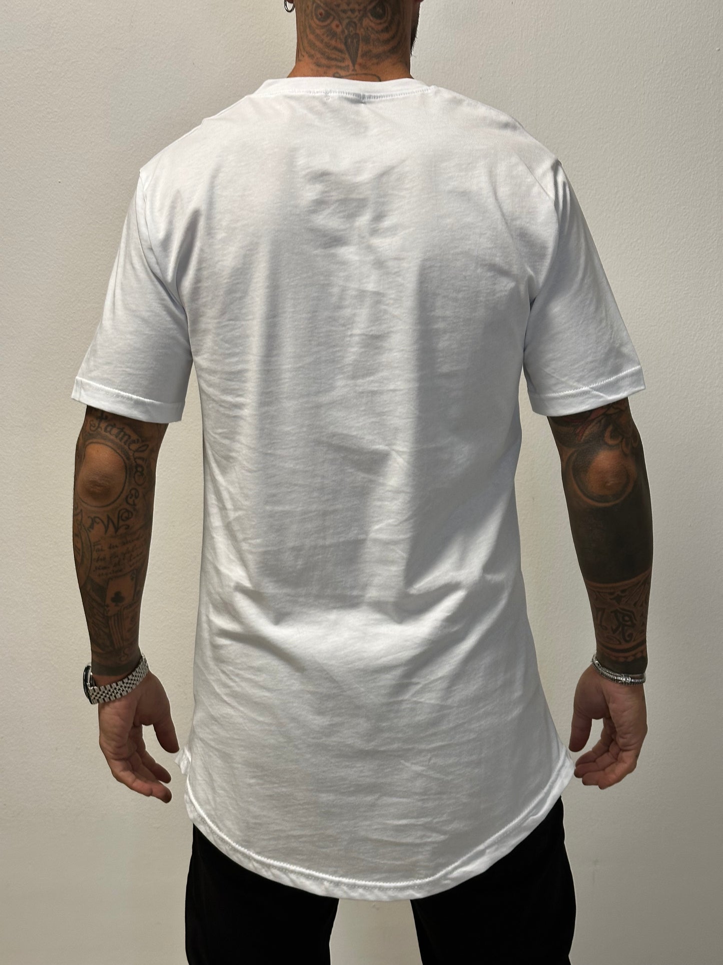 T-shirt over a taglie bianca