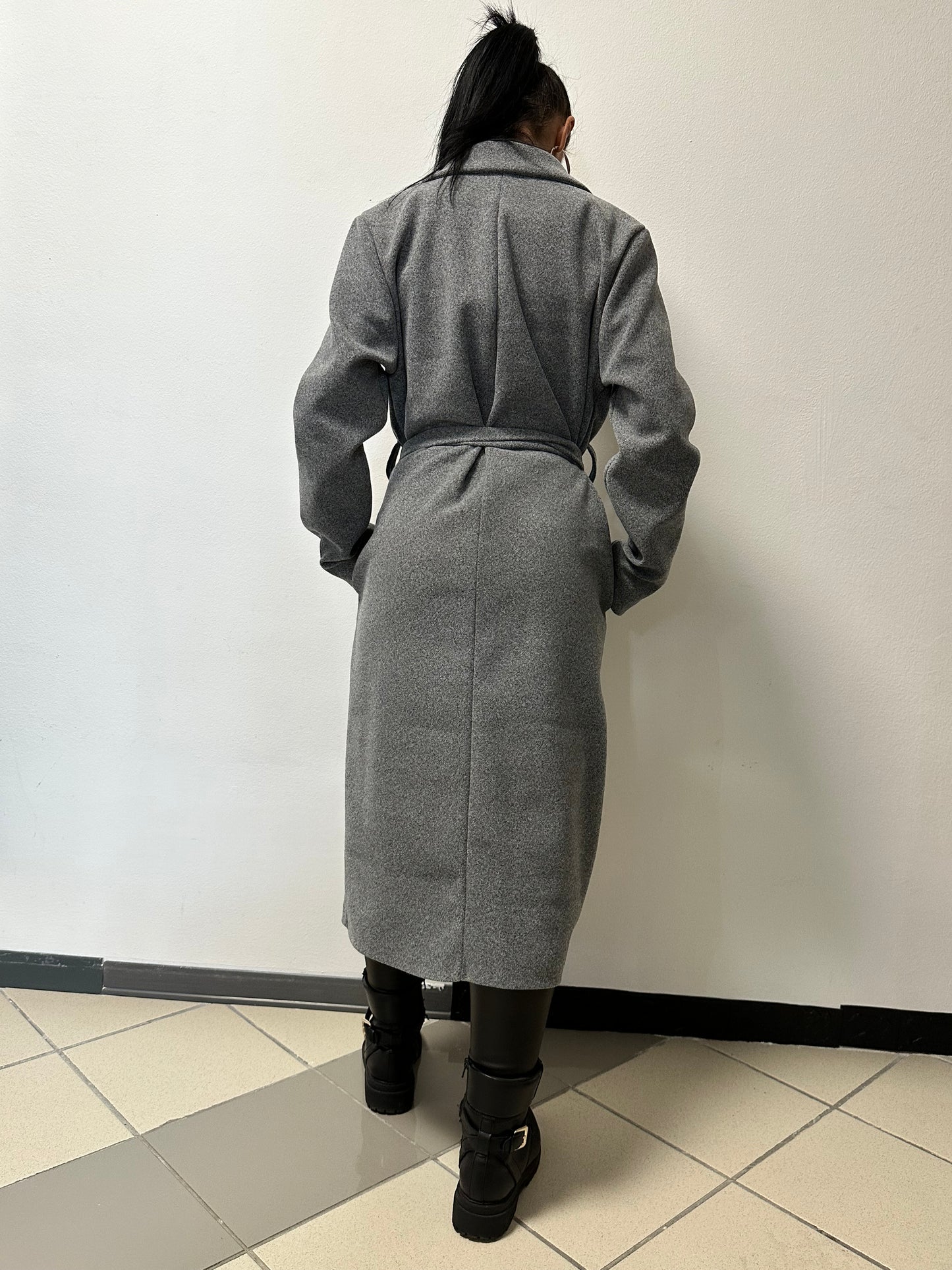 Cappotto con cintura in vita grigio